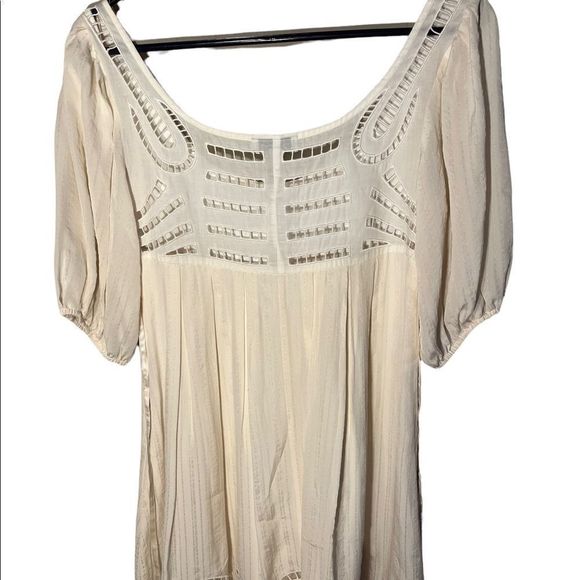Gorgeous pale cream mini dress or top XS mostly lined cut out in lace design - Picture 1 of 6